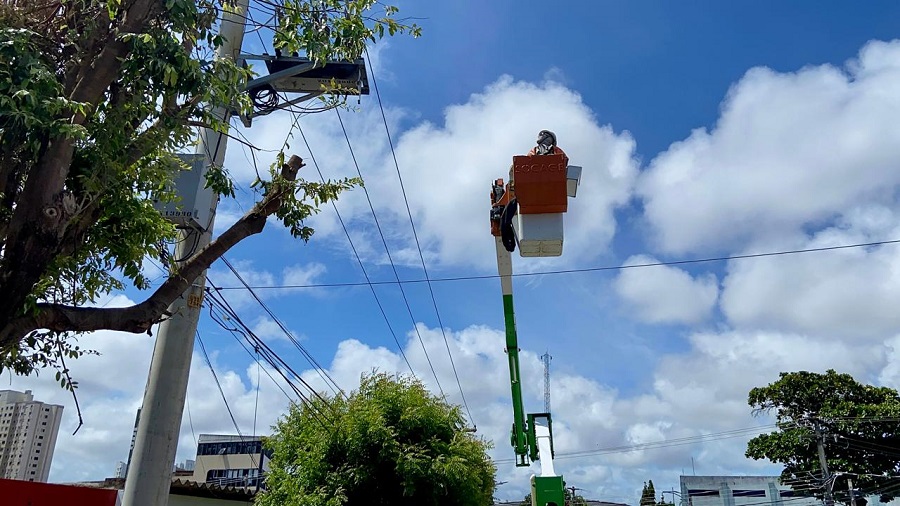 Neoenergia Cosern realiza manutenções na rede elétrica em três cidades do RN