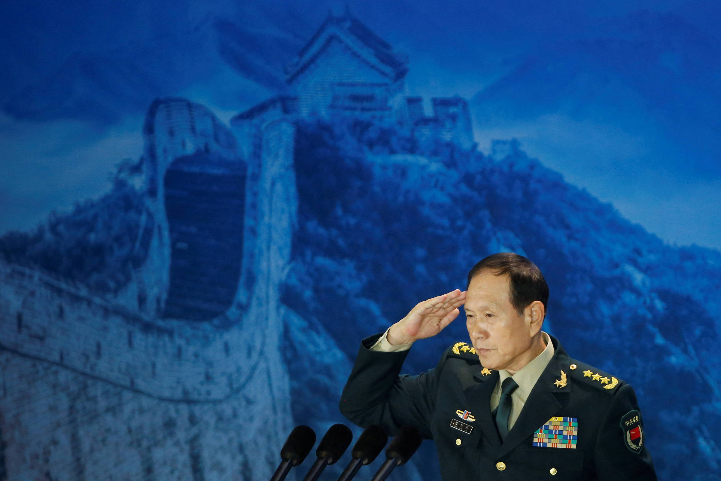 Tribunal militar da China condena ex-ministros à prisão perpétua
