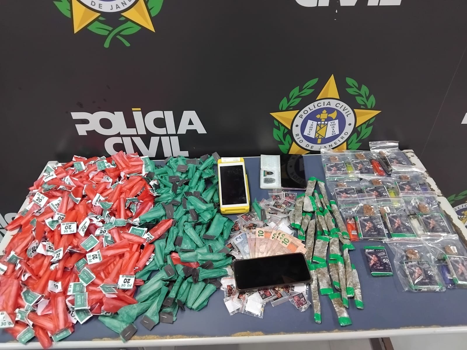 Polícia Civil prende trio por tráfico de drogas em Angra dos Reis
