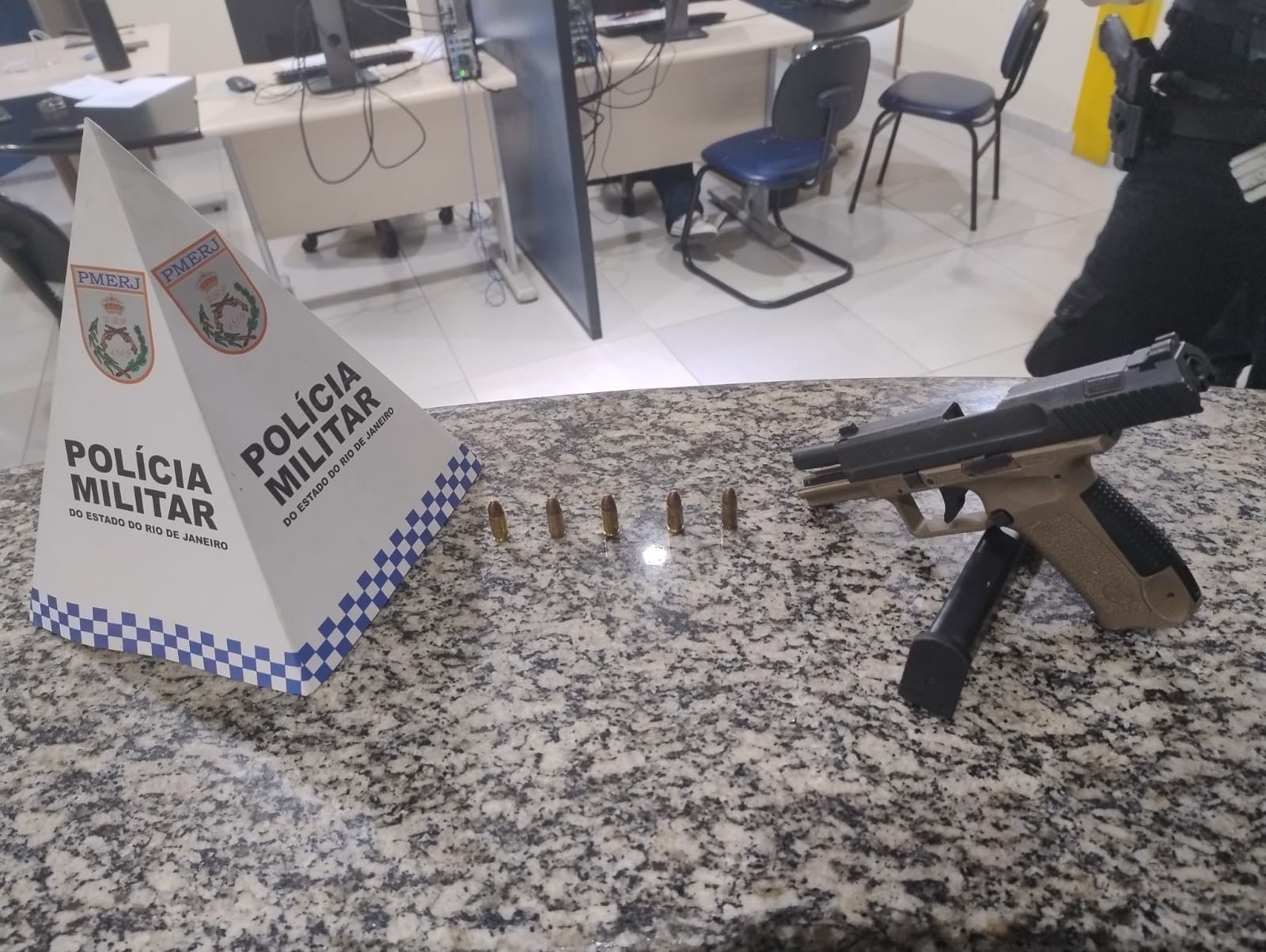 Polícia Militar prende jovem após tiroteio em Pinheiral