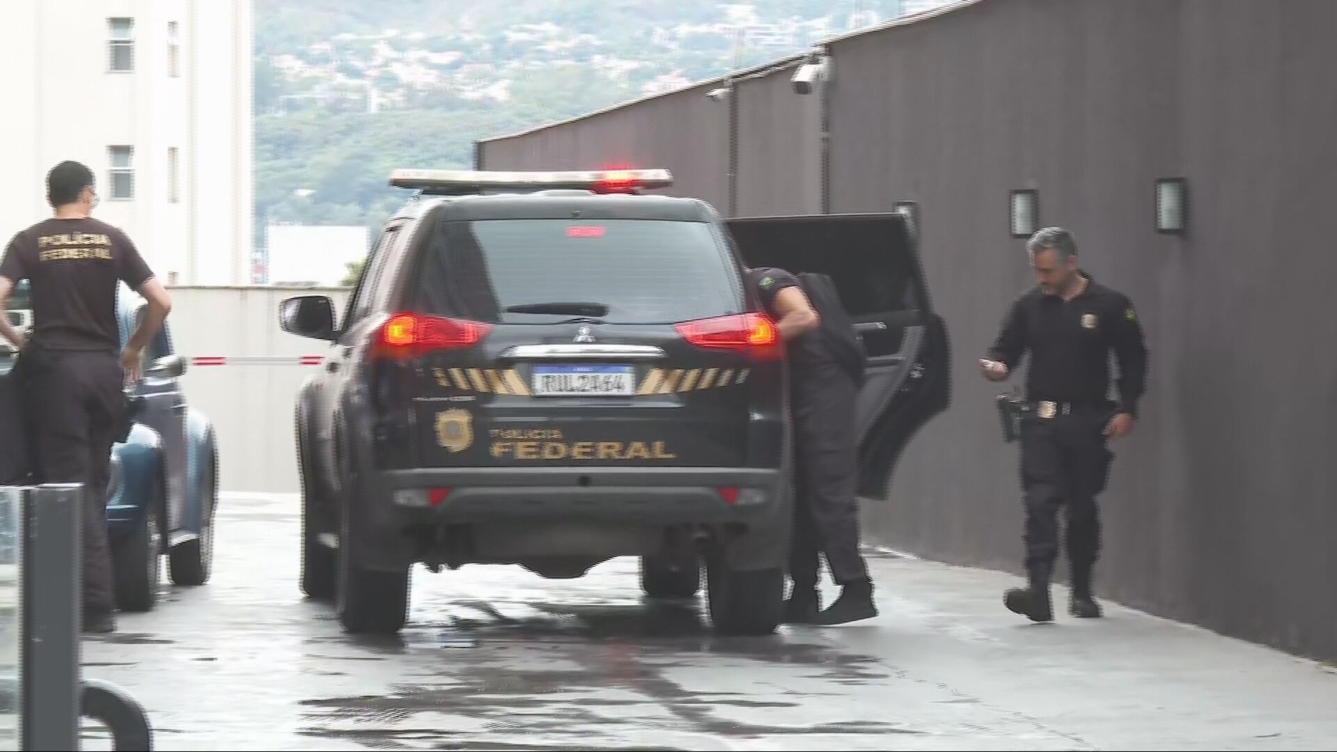 Agente da PF se oferecia para grupo de Vorcaro em troca de dinheiro, aponta investigação