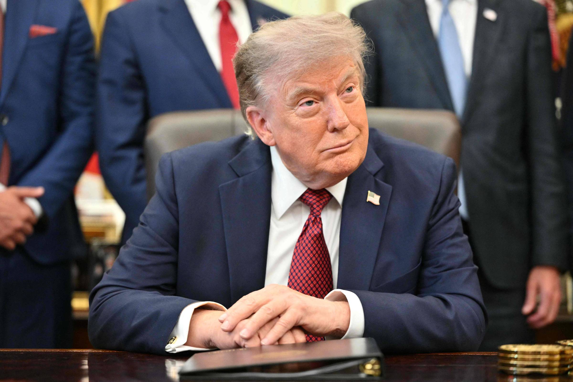 Especialistas analisam a retórica narcisista e o populismo autoritário de Donald Trump