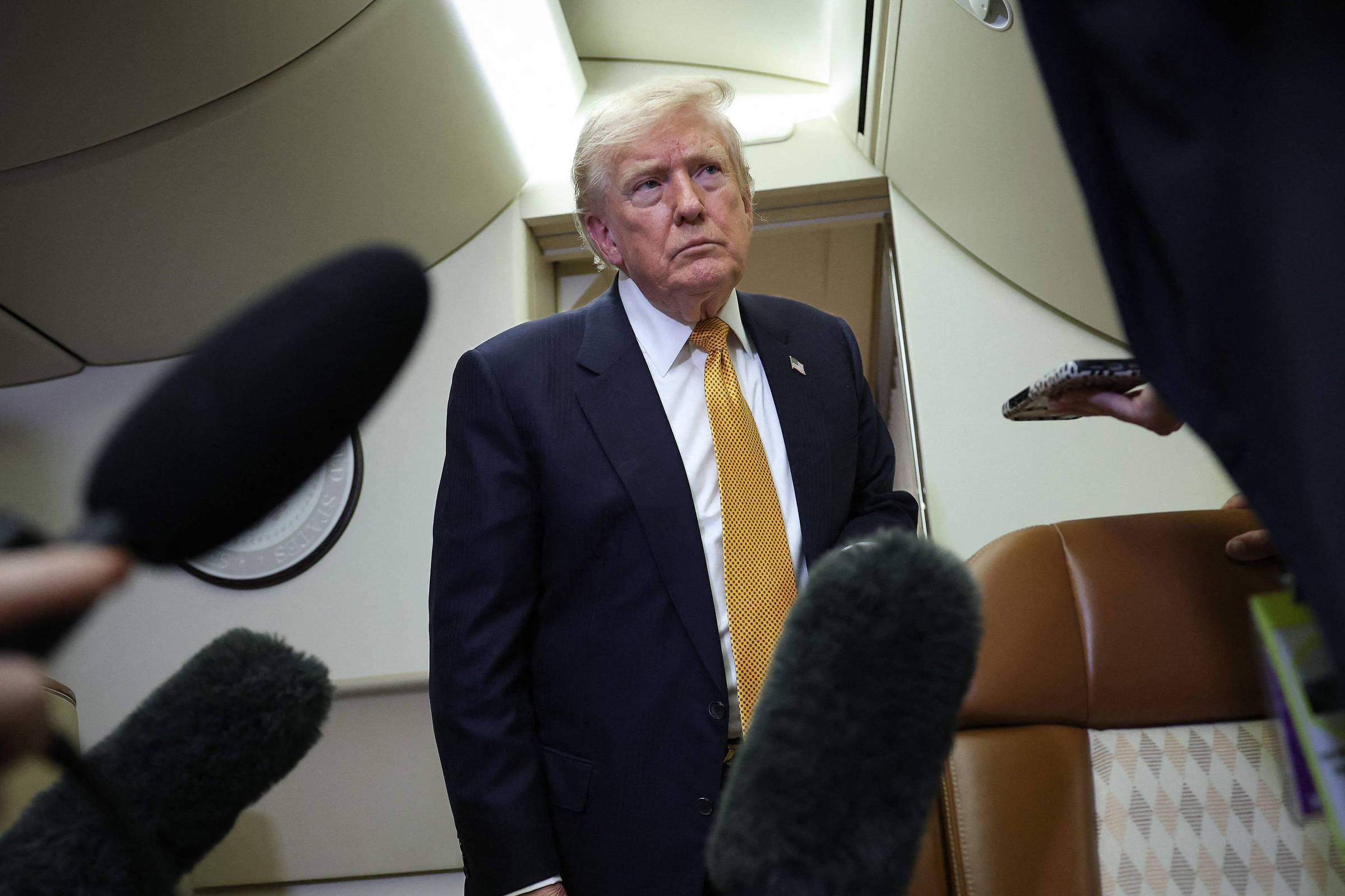 Trump decide cobrar pedágio de 20% sobre carga no estreito de Hormuz