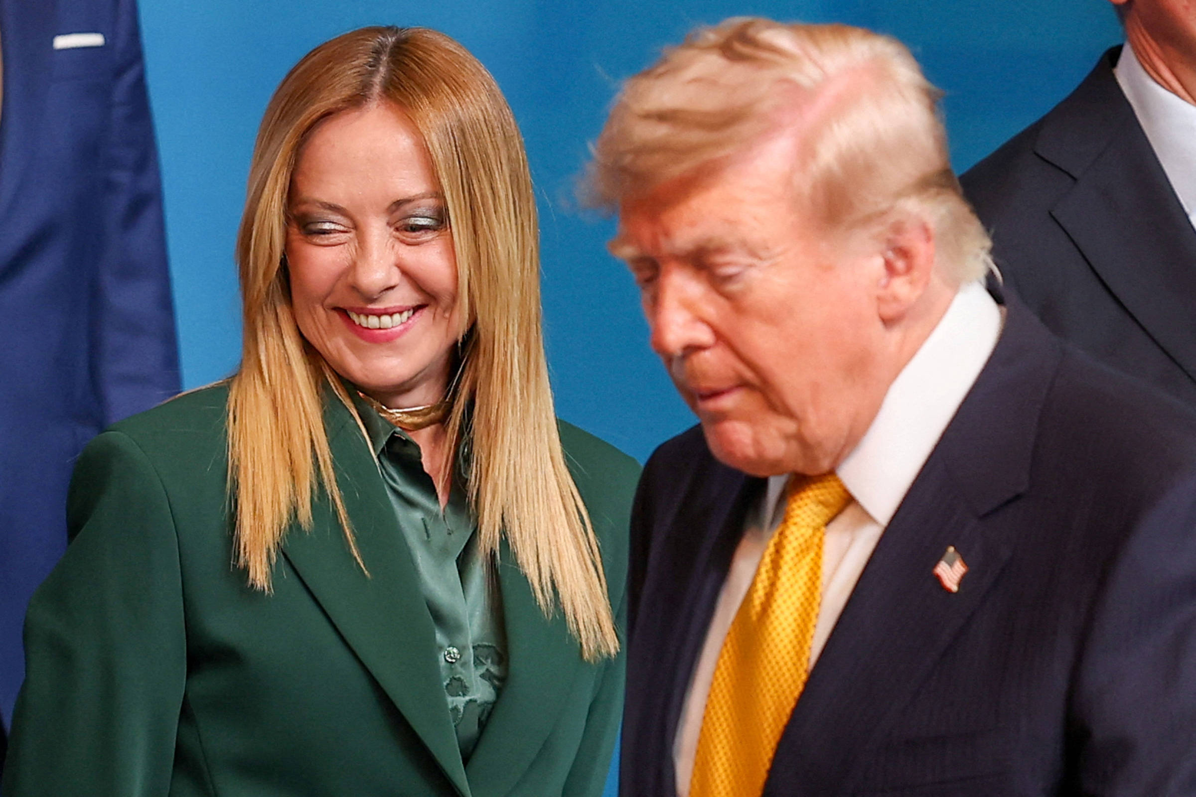 Trump ataca aliados da Otan e ordena corte comercial com Espanha
