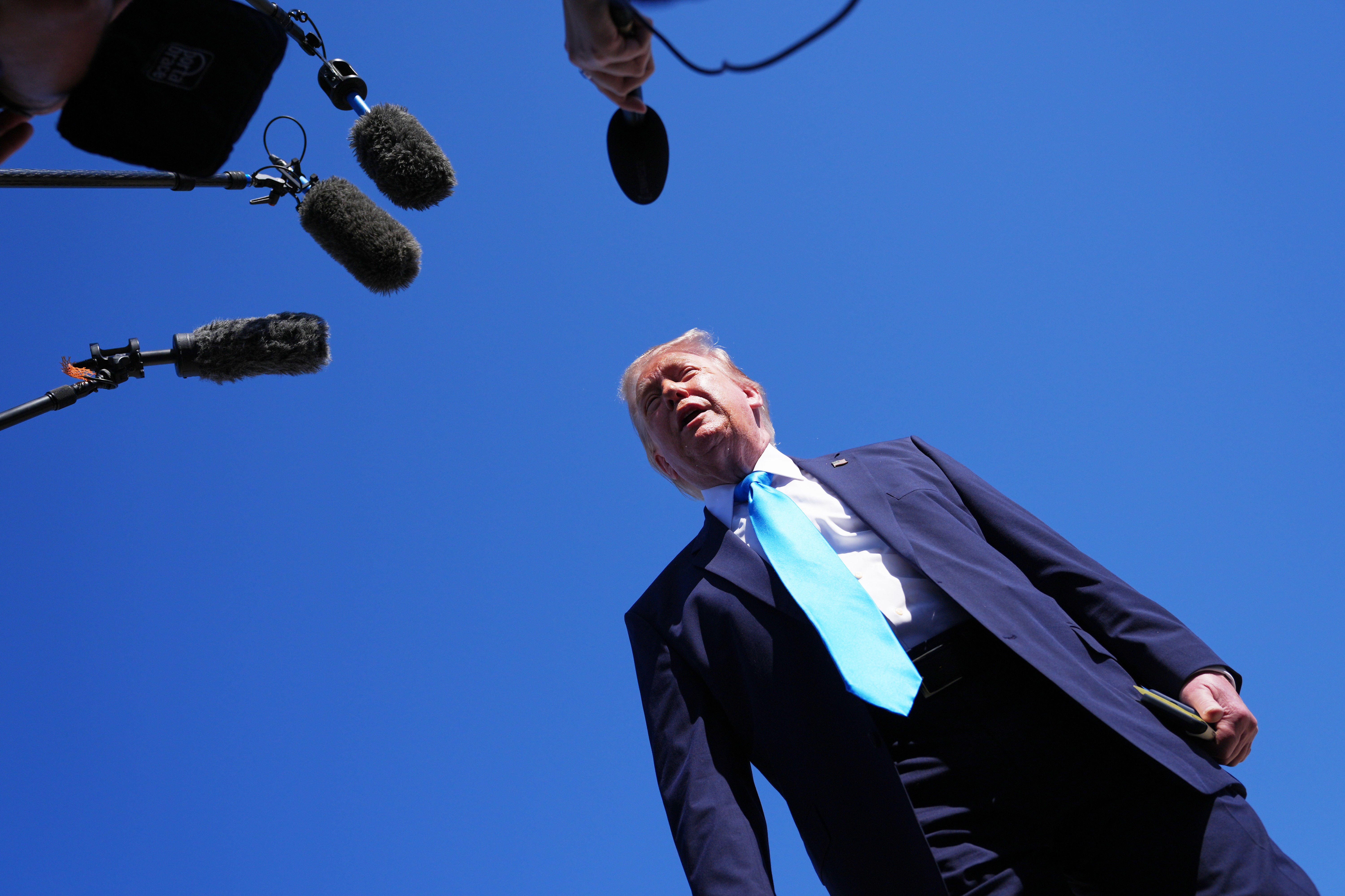 Trump afirma que dará chance ao Irã e não tem pressa em negociações
