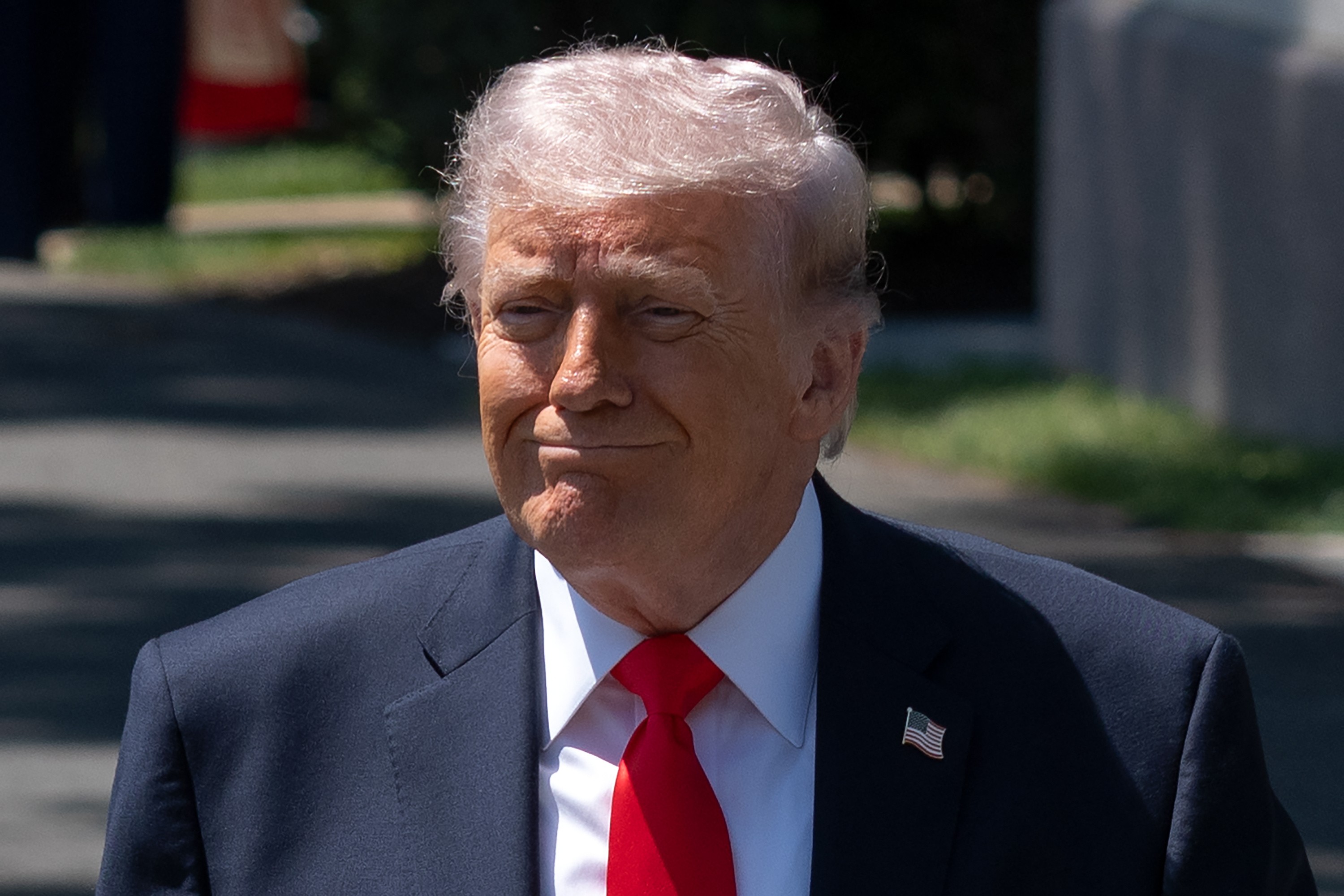 Trump anuncia que EUA avaliam comprar participação em empresas de inteligência artificial