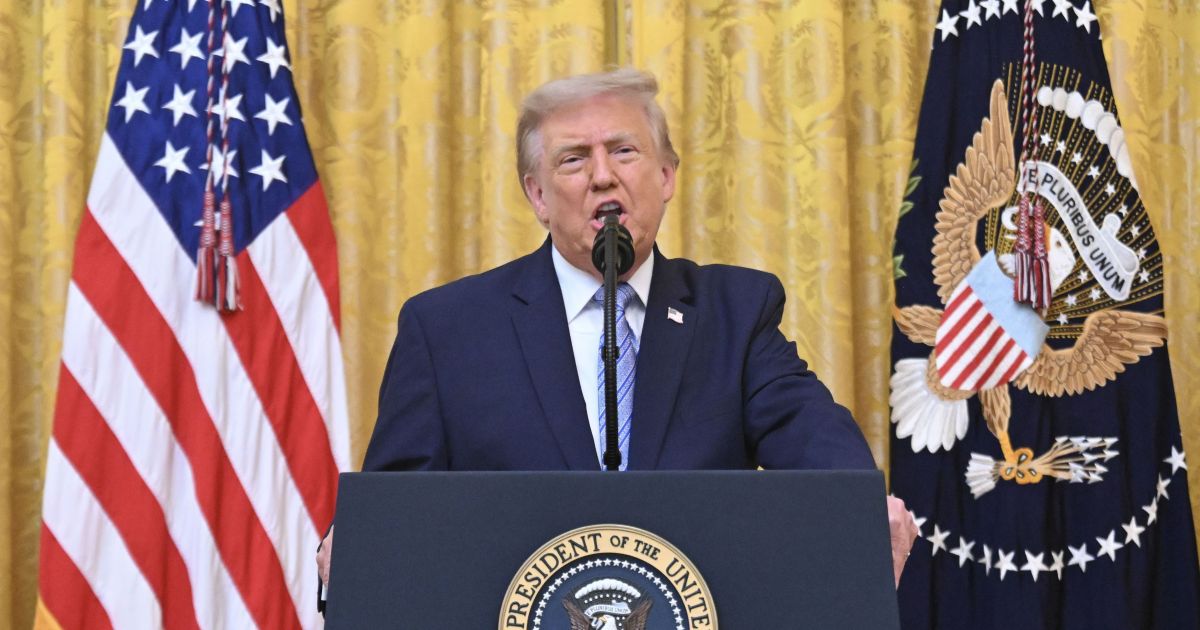 Donald Trump rotula LeBron como "racista" em meio a histórico de atritos