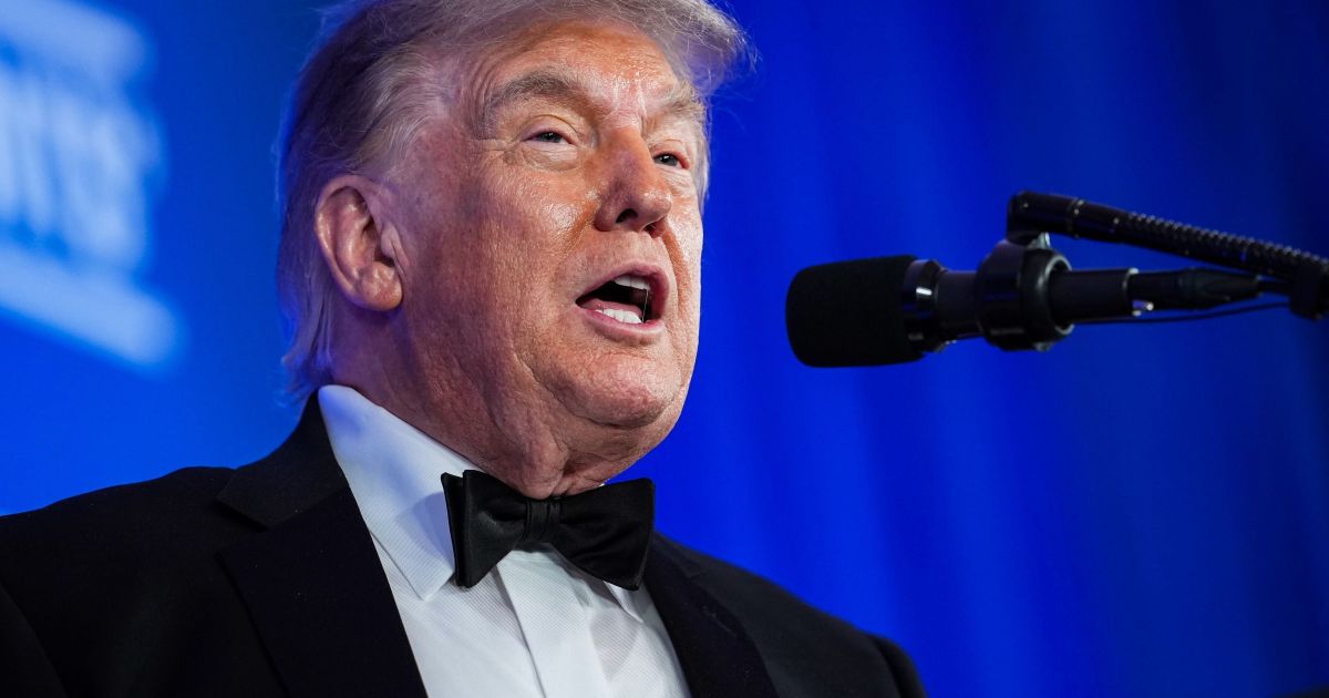 Donald Trump avalia diplomacia com Irã enquanto mantém pressão militar