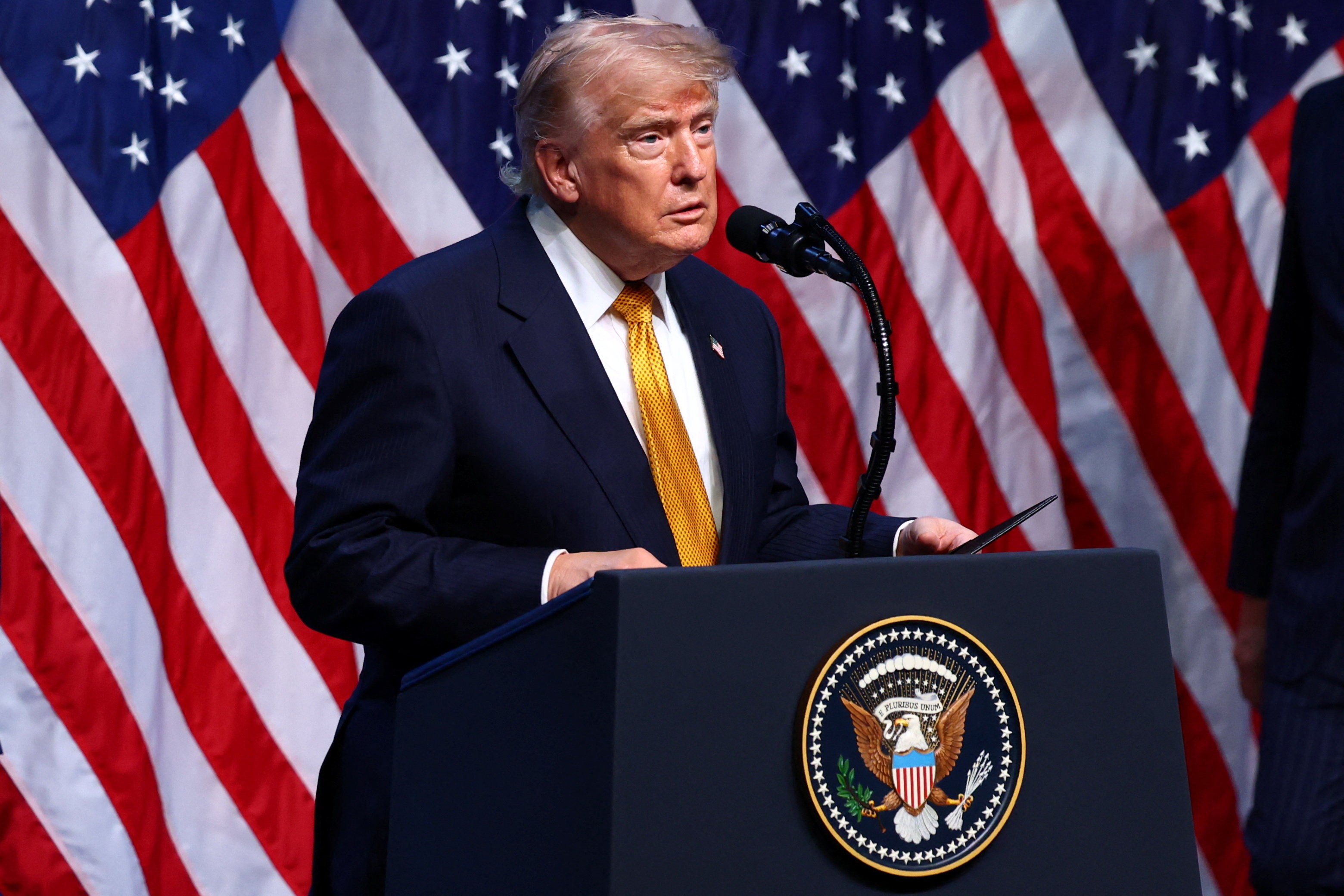 Documentos revelam que Donald Trump migrou lucros de criptomoedas para ativos tradicionais