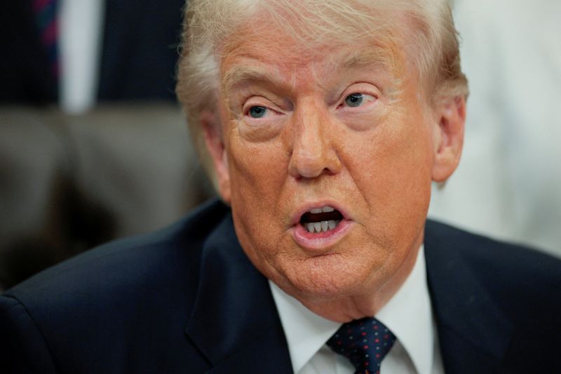 Donald Trump hesita sobre autorizar fabricação de sistemas Patriot na Ucrânia