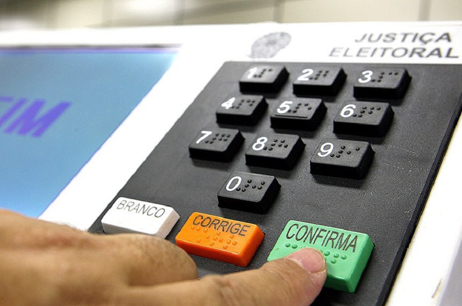 TSE cria grupo para monitorar uso de IA e combater fake news nas eleições