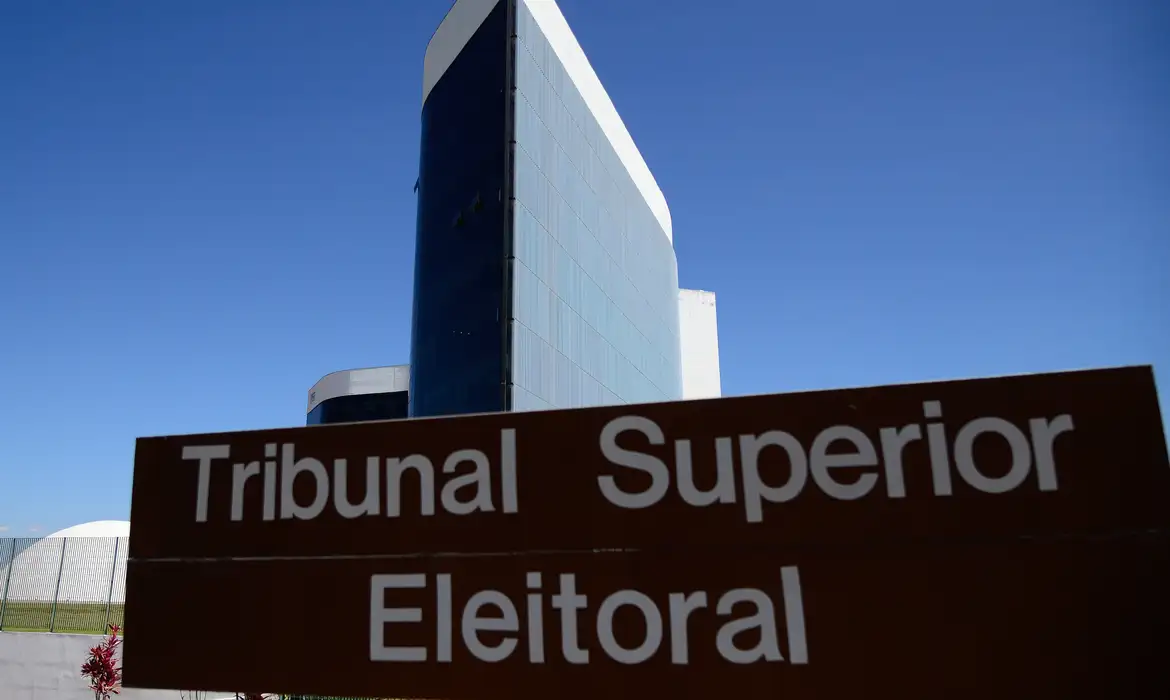 TSE define ministros para julgar processos de presidenciáveis