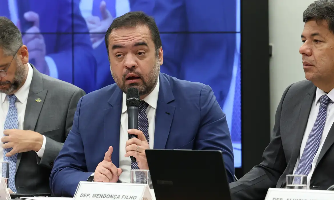 TSE mantém inelegibilidade de Claudio Castro; STF definirá eleições