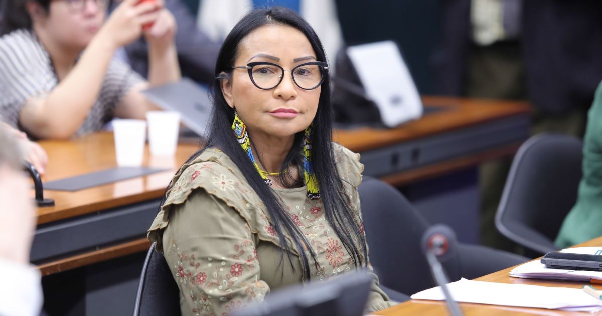 TSE mantém cassação de Silvia Waiãpi por verba indevida