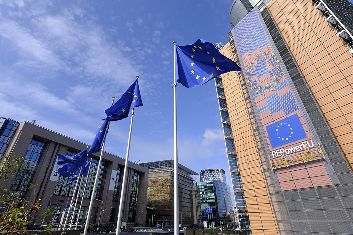 União Europeia anuncia 21º pacote de sanções contra a Rússia, focando em energia, finanças e militares