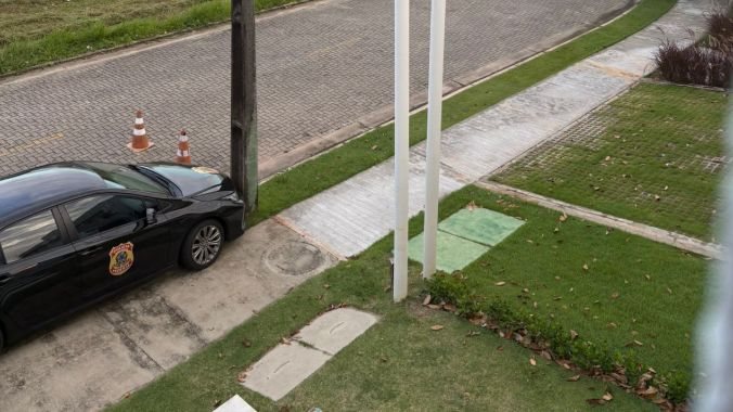 Polícia Federal realiza operação em condomínio de luxo na Grande Natal