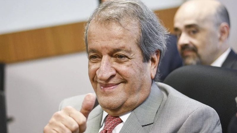 Valdemar Costa Neto articula união entre Michelle e Flávio Bolsonaro no PL