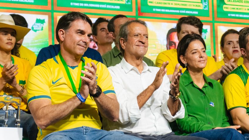 Valdemar Costa Neto defende Flávio Bolsonaro e afirma que Jair Bolsonaro o escolheu para a disputa presidencial