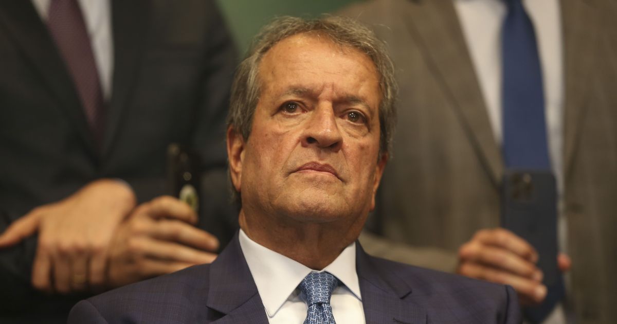 Valdemar Costa Neto defende articulação partidária após bloqueio de bens pelo STF