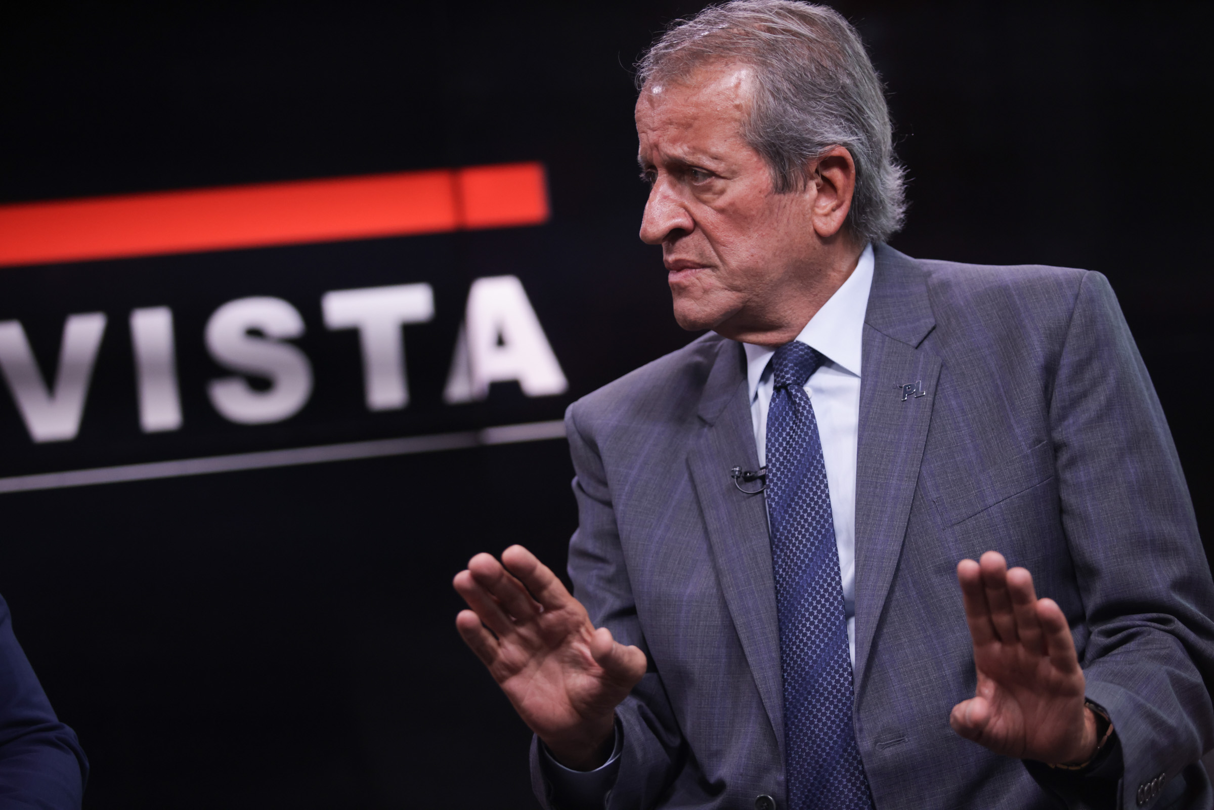Valdemar Costa Neto descarta teste de Flávio Bolsonaro para presidência e prevê crescimento em 15 dias
