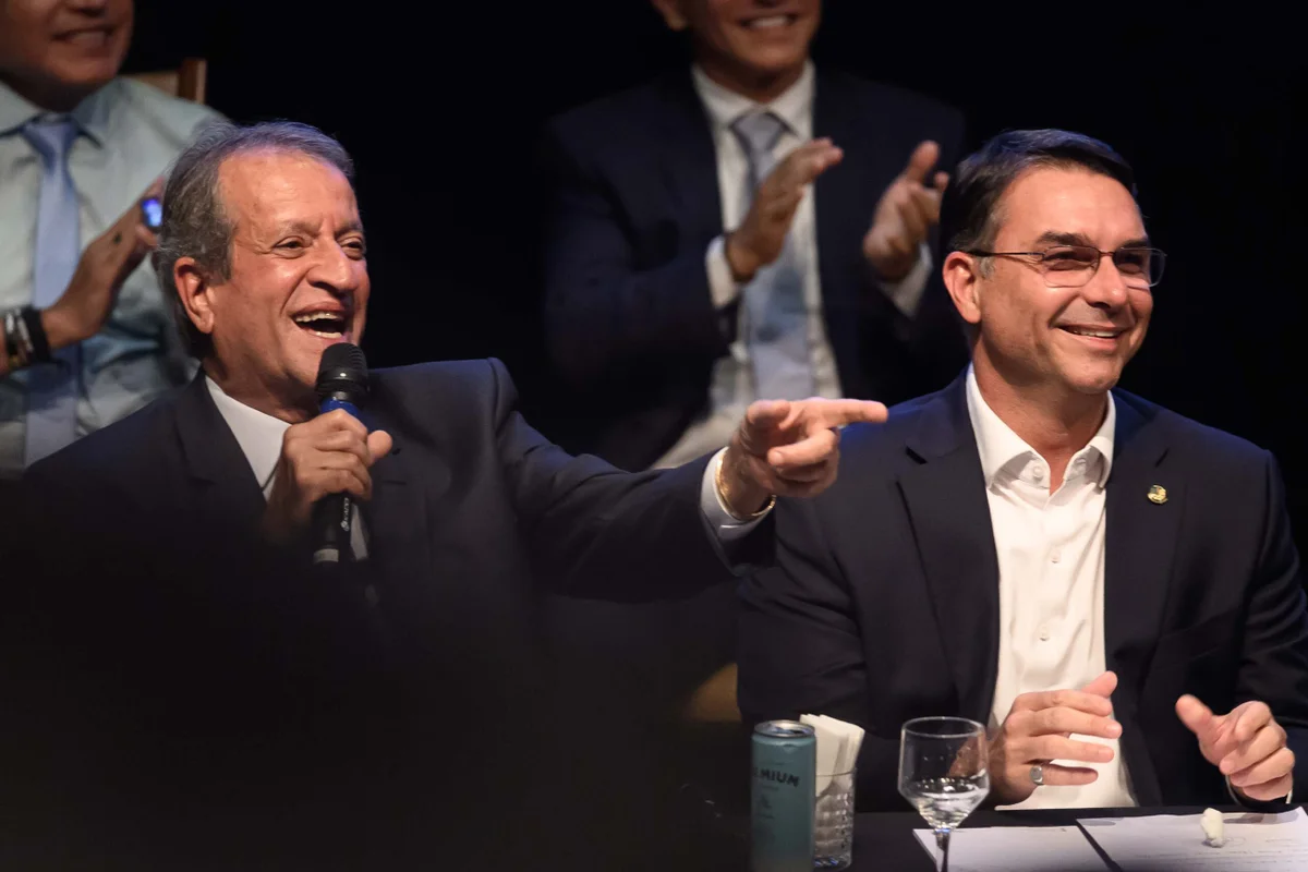 Valdemar Costa Neto aponta ganho político para Flávio após veto do STF