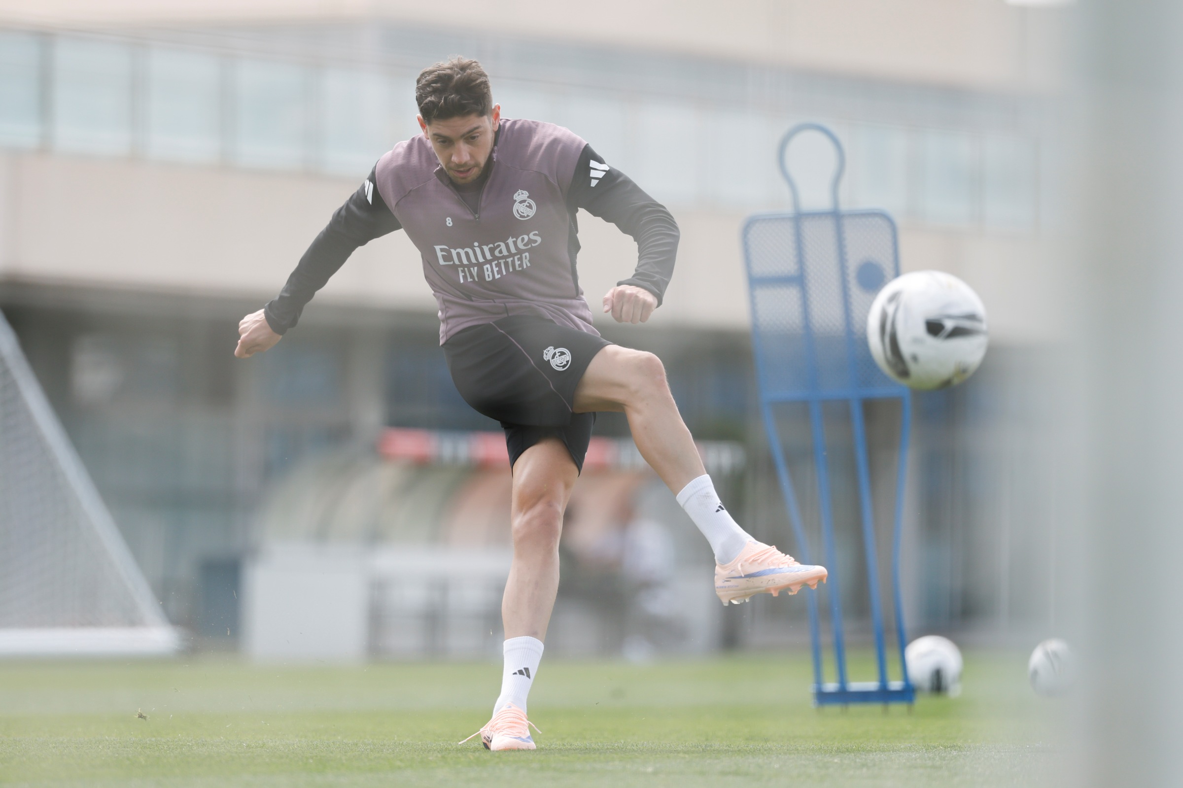 Real Madrid pune Tchouaméni e Valverde após soco em treino