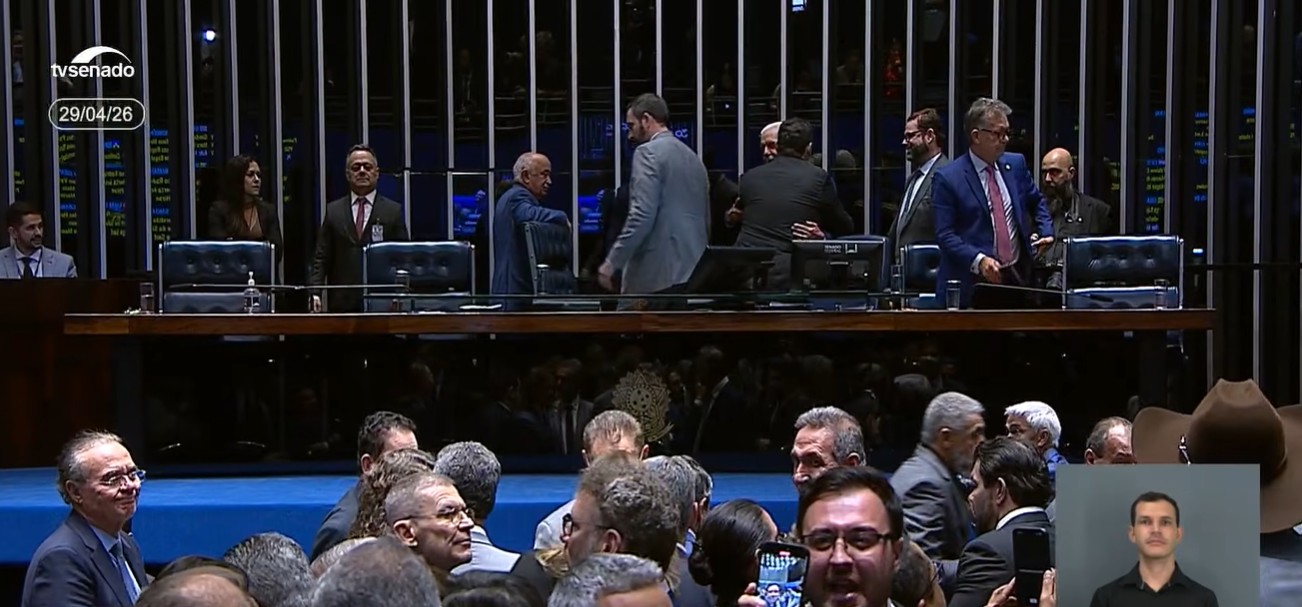 Lula sofre derrota com veto a Messias no Senado