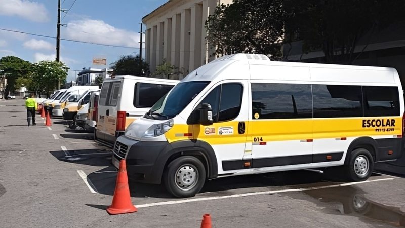 Prefeitura de Natal inspeciona frota de transporte escolar durante férias