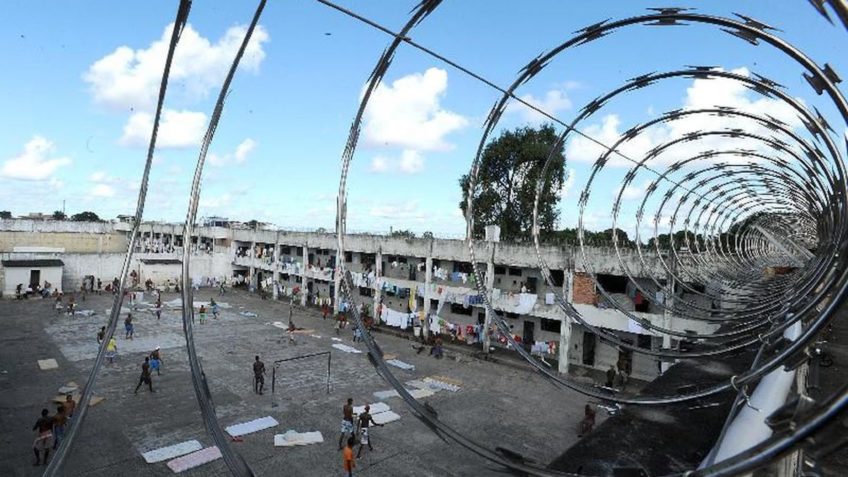Câmara aprova PEC que reduz maioridade penal para 16 anos; países com limites ainda menores são analisados