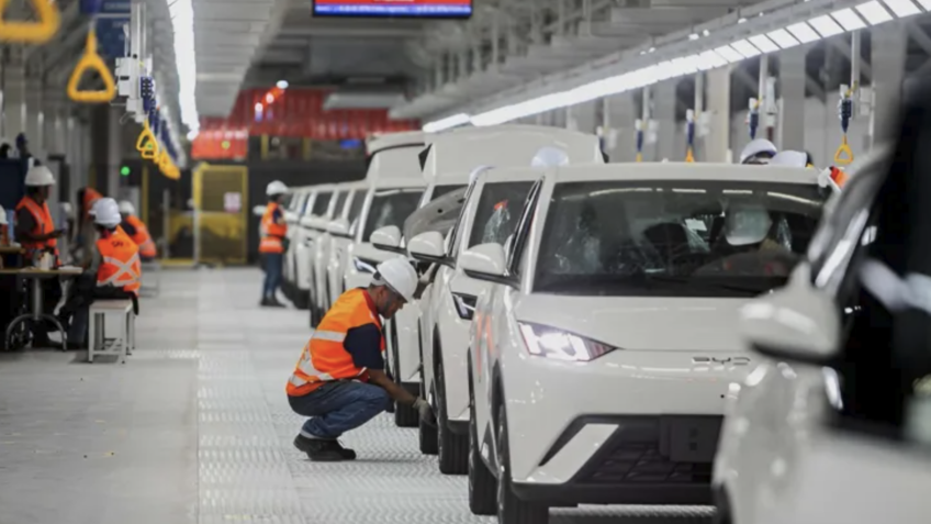 Vendas de veículos elétricos disparam 125% no 1º semestre de 2026, superando o mercado geral