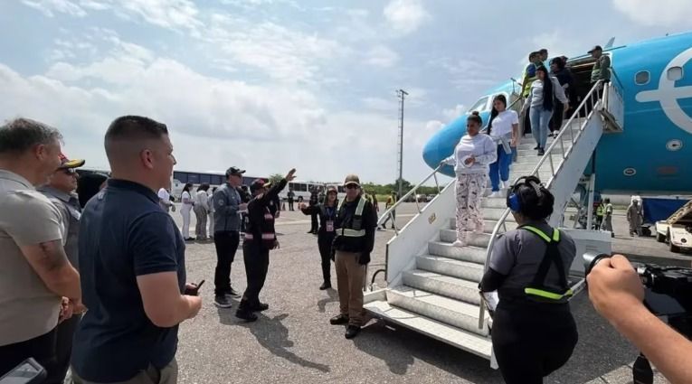 Venezuela retoma voos de repatriação vindos dos EUA após terremotos