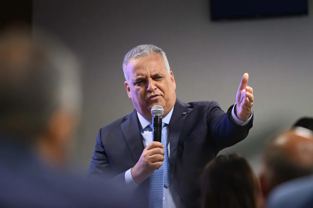 Vice de Flávio Bolsonaro aguarda agilidade do STF em apuração de denúncia