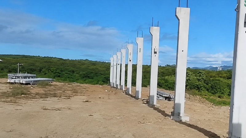 Construtor denuncia paralisação de obras em Jucurutu por falta de mão de obra; alega receio de perder Bolsa Família