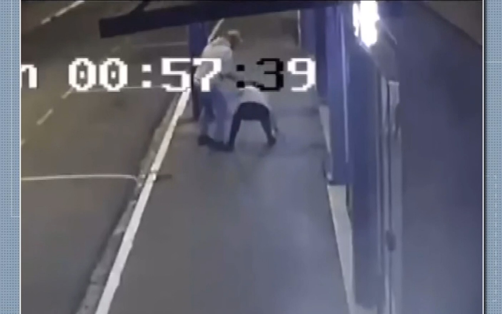 Homem é preso após agredir companheira com chutes e socos em Jacutinga