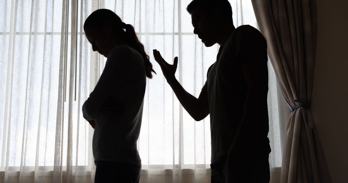 Violência contra mulher: 64% dos casos ocorrem no ambiente familiar, revela estudo