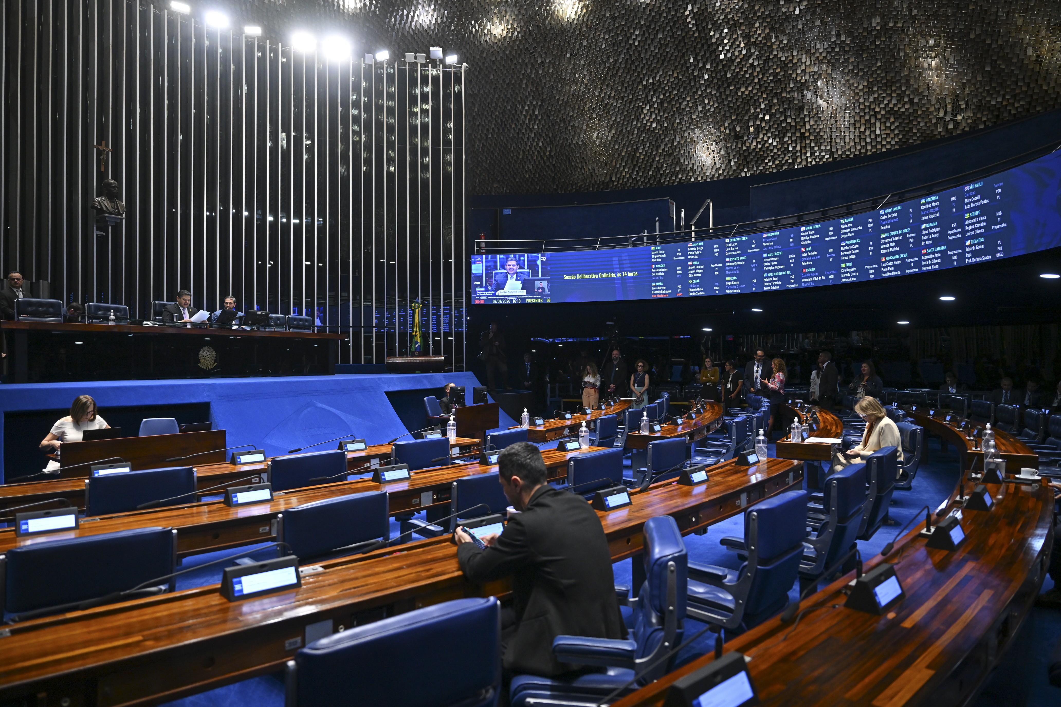 Senado endurece penas para crimes de violência sexual digital contra crianças e adolescentes