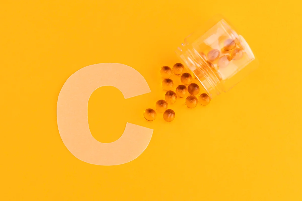 Vitamina C é associada à preservação do cérebro na terceira idade, aponta estudo