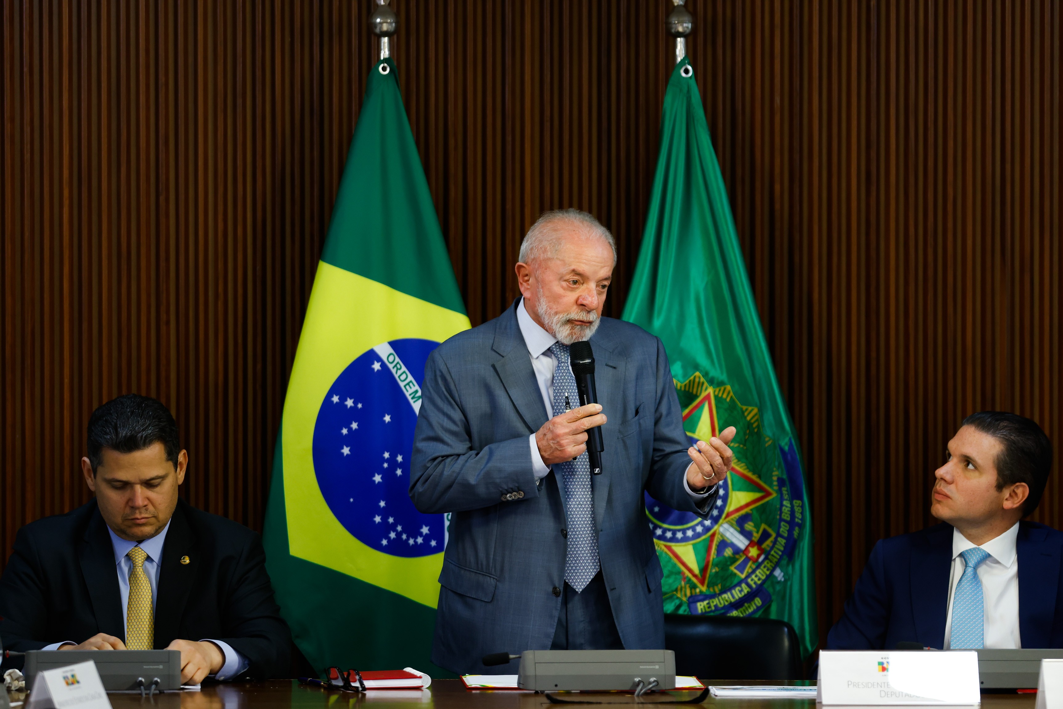 Câmara e Senado travam pauta de projetos diante de eleições e jogos políticos