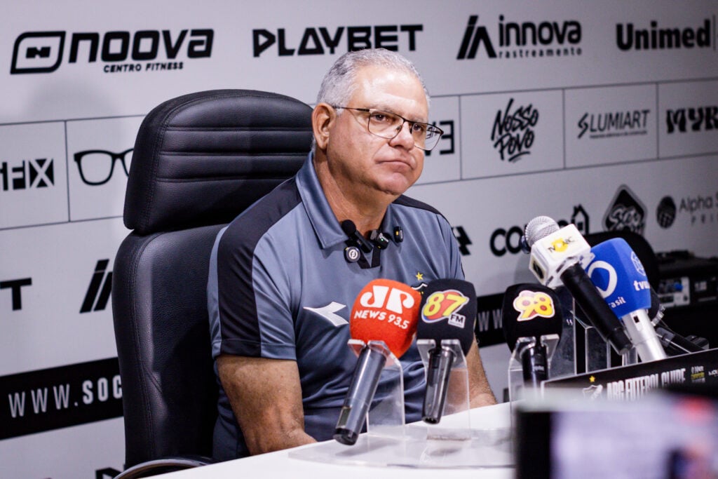 Waguinho Dias, técnico do ABC, reconhece atuação abaixo do time no empate do Clássico-Rei, mas exalta liderança mantida