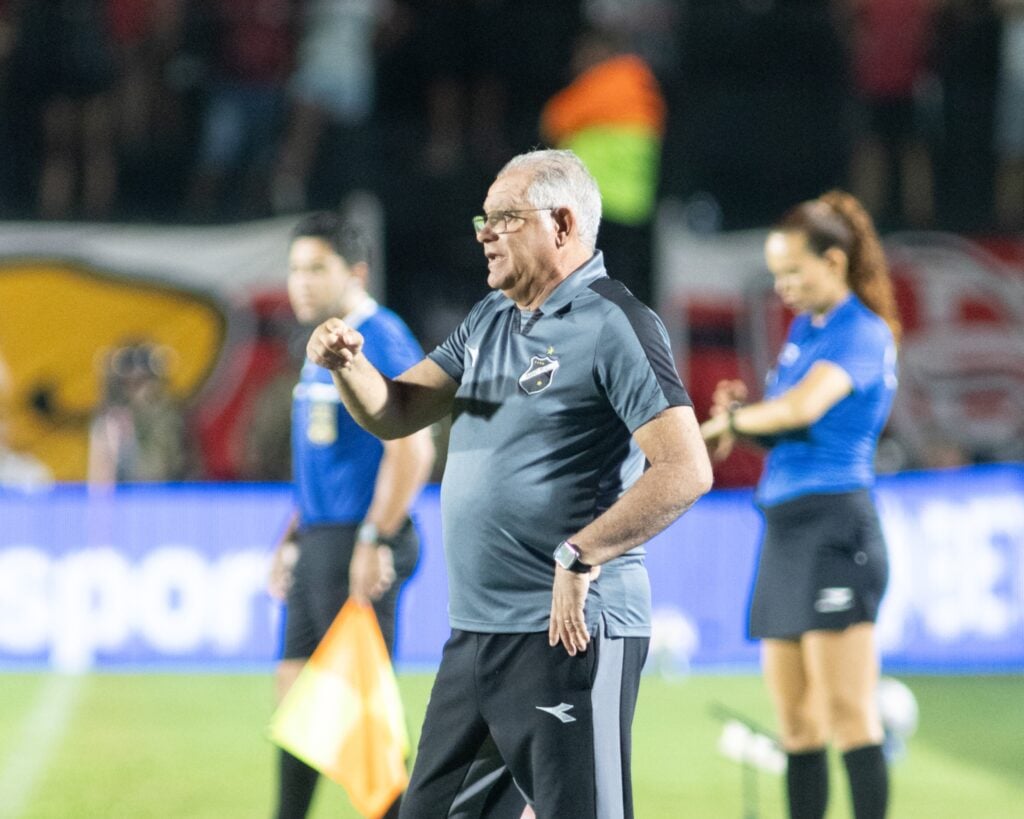 Waguinho Dias lamenta goleada do ABC e critica arbitragem após derrota na Copa do Nordeste