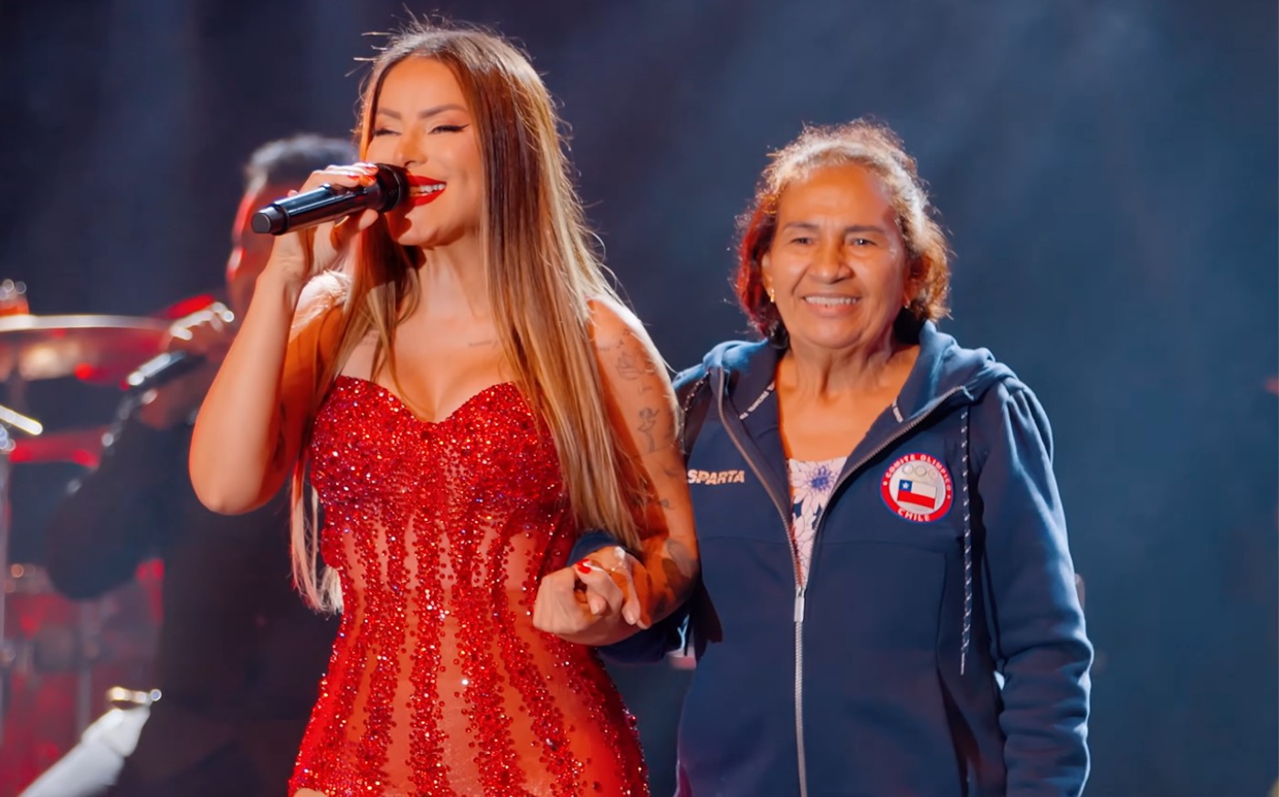 Walkyria Santos emociona ao cantar com a mãe após AVC