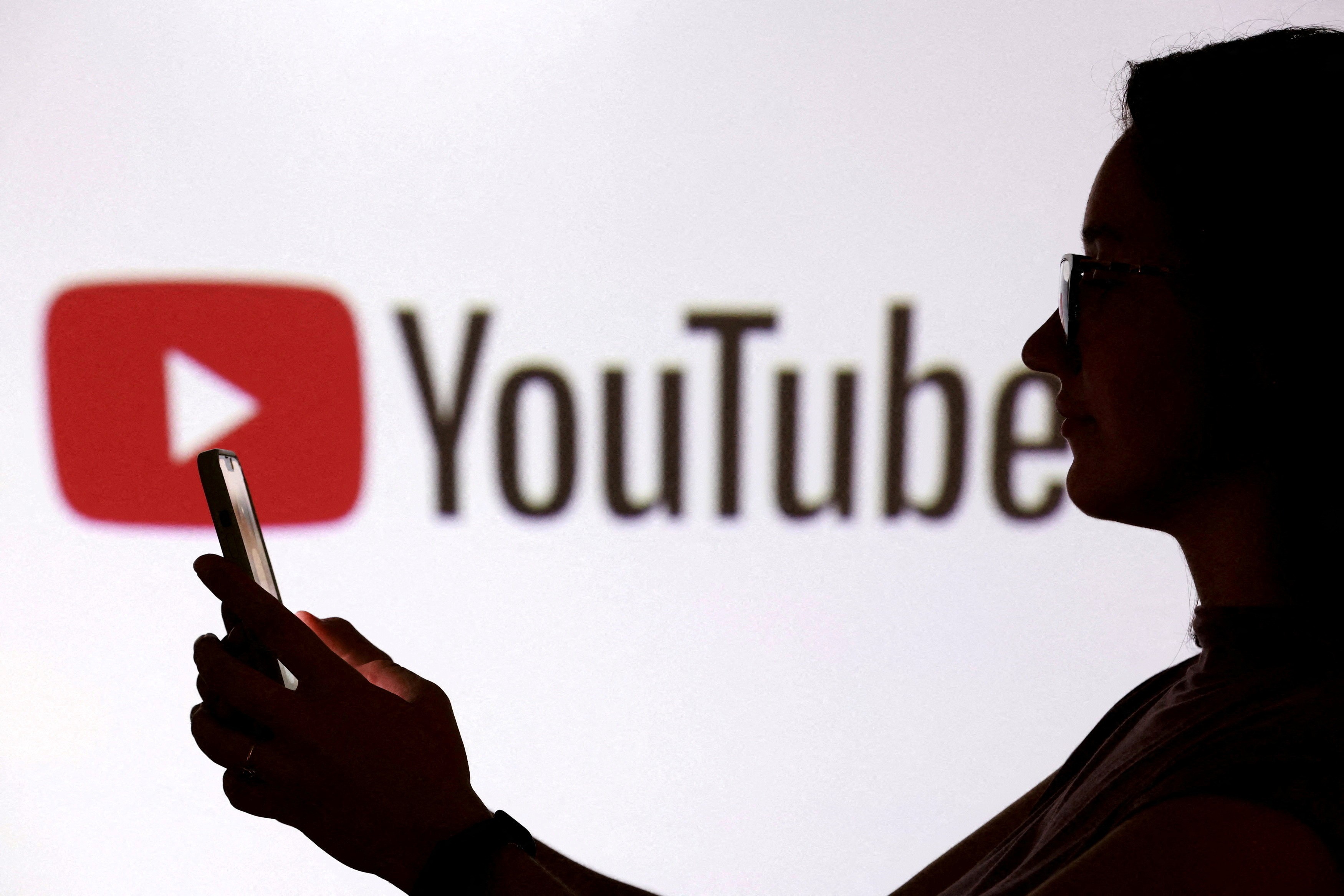 YouTube automatiza detecção de vídeos criados com inteligência artificial