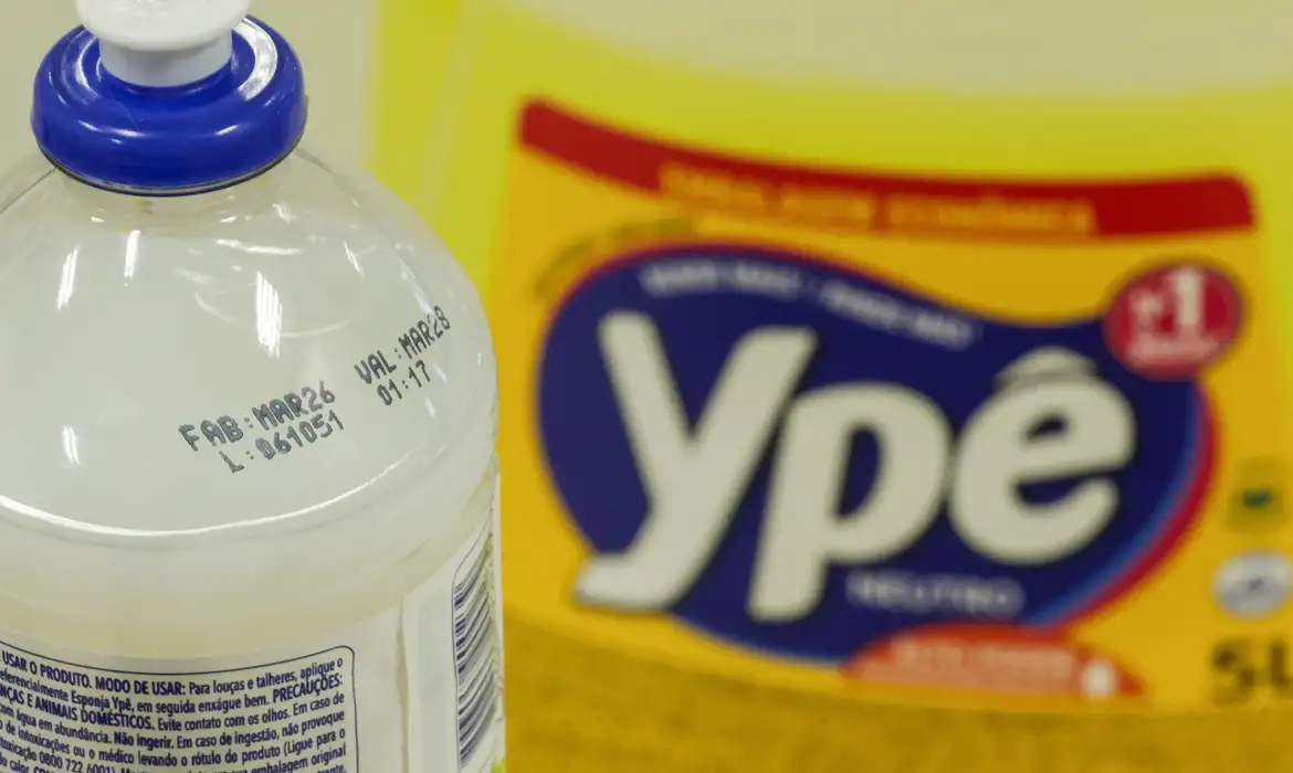 Ypê orienta consumidores a suspender uso de produtos de lote contaminado com bactéria