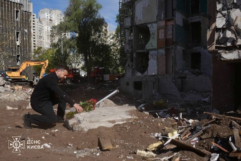 Zelensky cobra punição à Rússia por ataque que matou 24 em Kiev