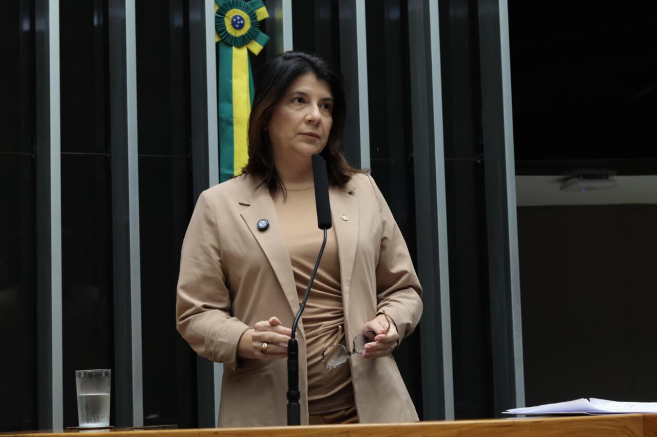 Deputada Carla Dickson critica governos do PT e denuncia aumento do feminicídio no Brasil e no RN