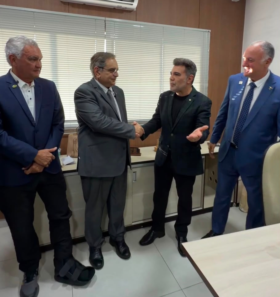 Durante congresso mundial de jovens em Natal, Álvaro Dias recebe apoio do pastor e deputado federal Marco Feliciano