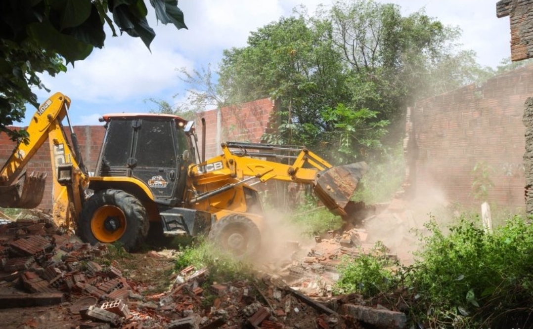 Prefeitura fiscaliza áreas com construções irregulares no Parque das Árvores em Parnamirim