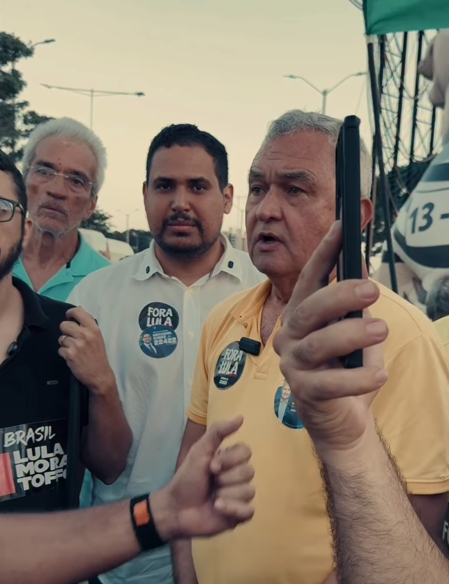 Vídeo: Girão enfrenta delegado da Polícia Federal que tentou retirada o Pixuleco durante protesto contra Lula em Natal