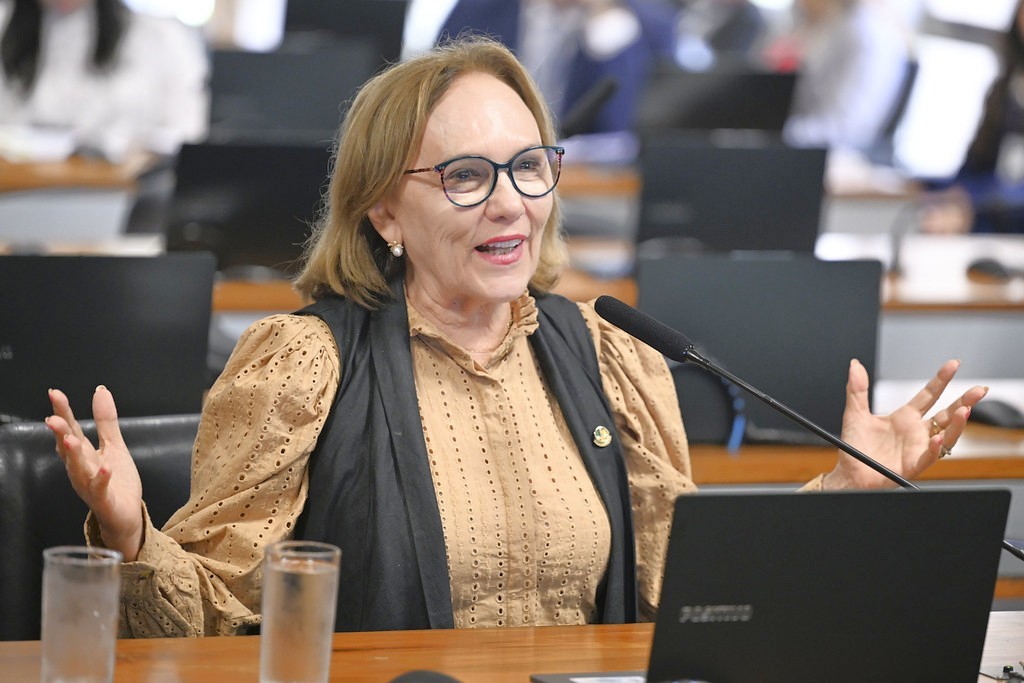 Senadora Zenaide Maia apoia projeto que acaba com escala 6x1 e reduz jornada para 40 horas semanais