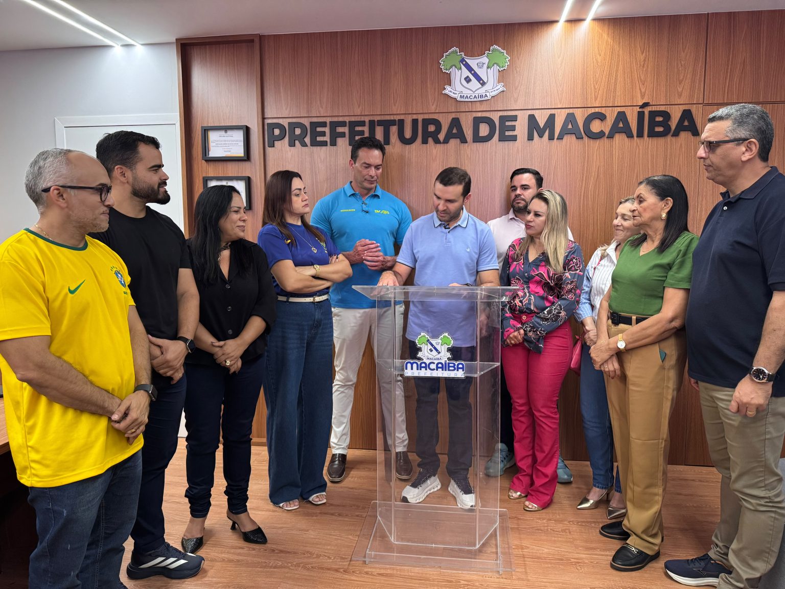 Prefeitura inicia novo programa de asfaltamento de vias das zonas urbana e rural de Macaba